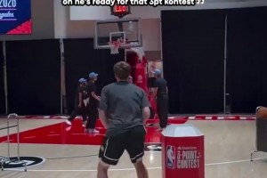 史上三分最准的新秀了吧？克尼佩尔已经在为三分大赛做准备了