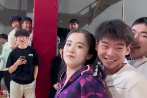 小姐姐晒张鼎岩当年扣篮并配文：你的来时路 我的黑历史😭